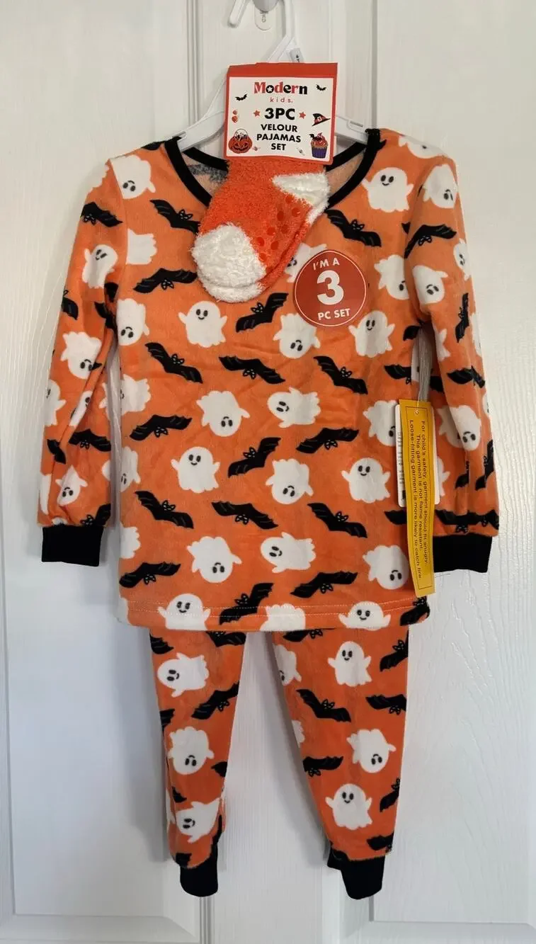 NWT Modern Kids 4T Fleece Pajama Set Socks Halloween PJ Ghost Bat